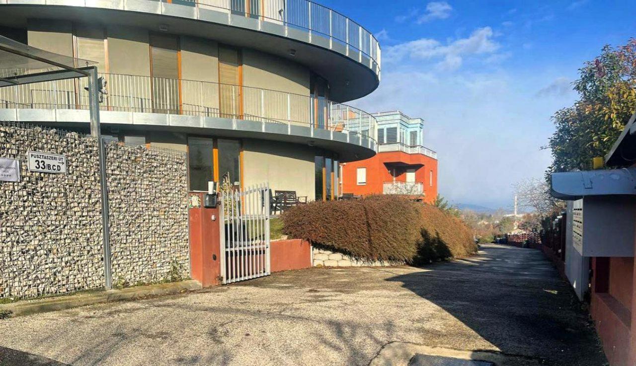 Rosehill * Budapest